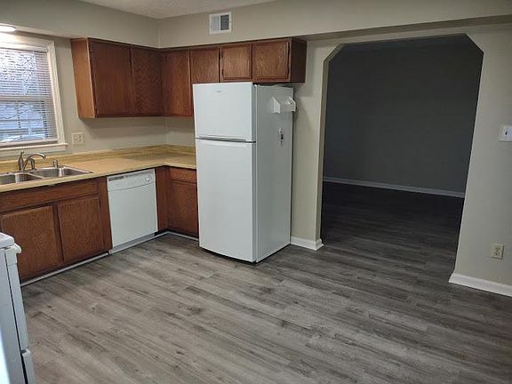 2nd image of 466 Whispering Hills Dr #466