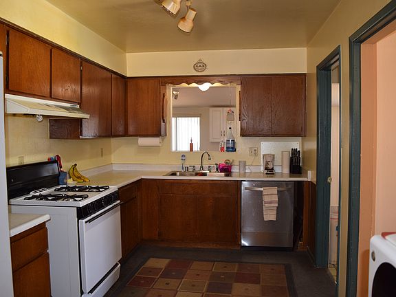 5th image of 2725 E Leroy Ave