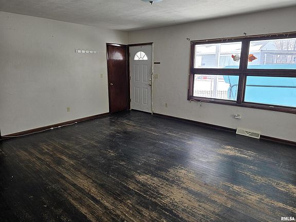 4th image of 14 Riverview Ln