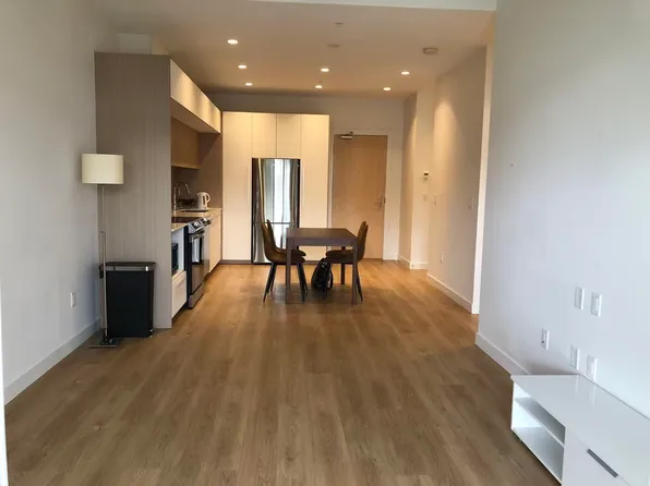9888 University Cres #6F, Burnaby, BC V5A 0E5