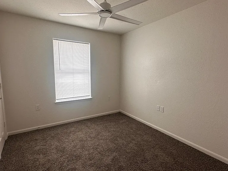 2702 Vienna Pl — Photo 16