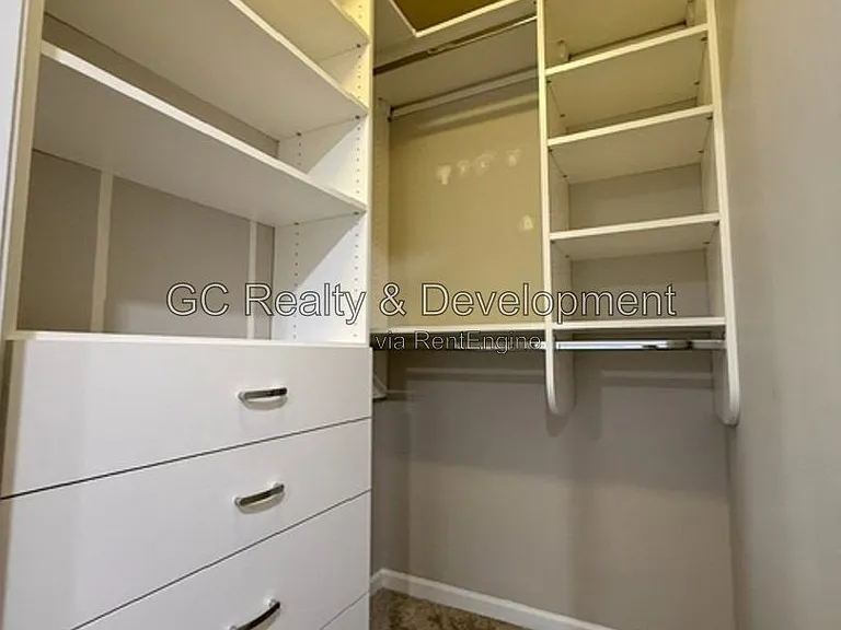 882 Clarendon Ln — Photo 23