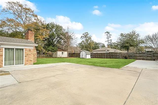 110 N Dabney Dr — Photo 25