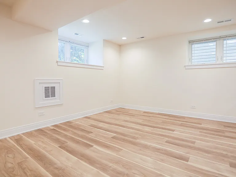 2342 N Lawndale Ave #B — Photo 3