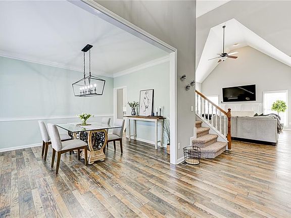 3rd image of 185 Amberbrook Cir