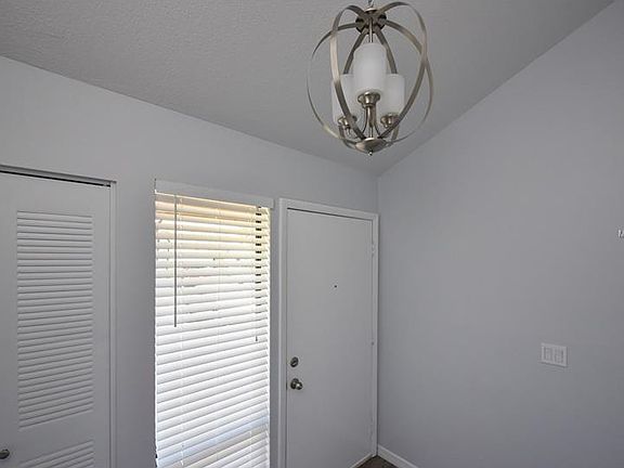 2nd image of 3016 Clubview Dr #1U1