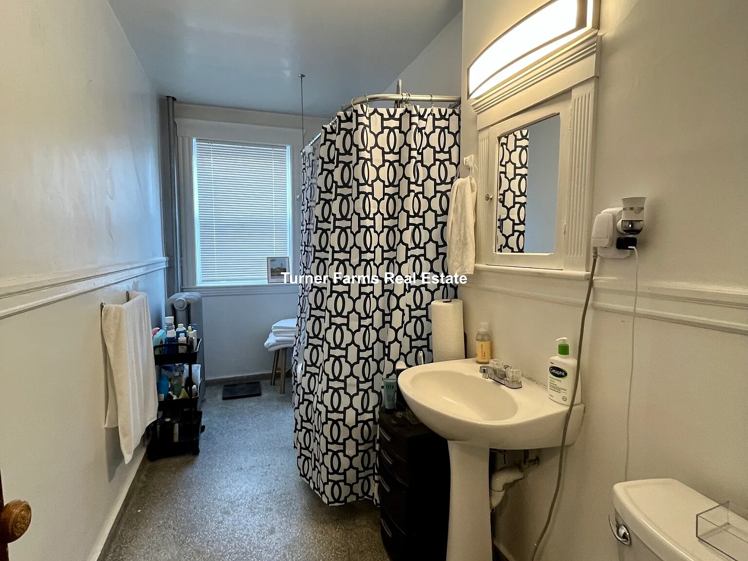 2 bed, 9999 sqft, $3,600 — Photo 4