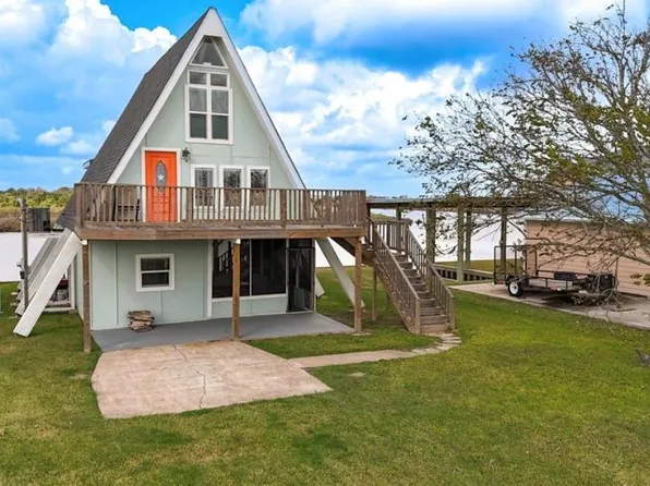 239 Redfish Dr, Freeport, TX 77541