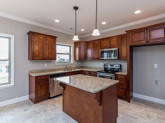 4th image of 100 Franklin Circle Dr