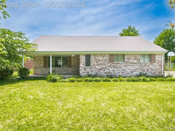 5444 Mary Ann Ct, Grand Blanc, MI 48439