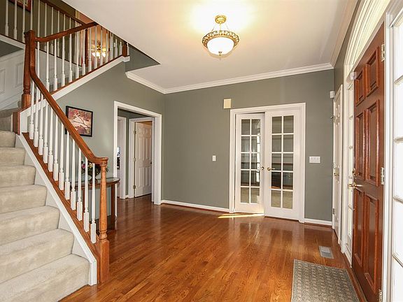 3rd image of 6804 Waterbury Ln