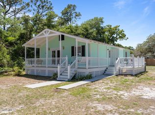 109 NE 17th St, Oak Island, NC 28465