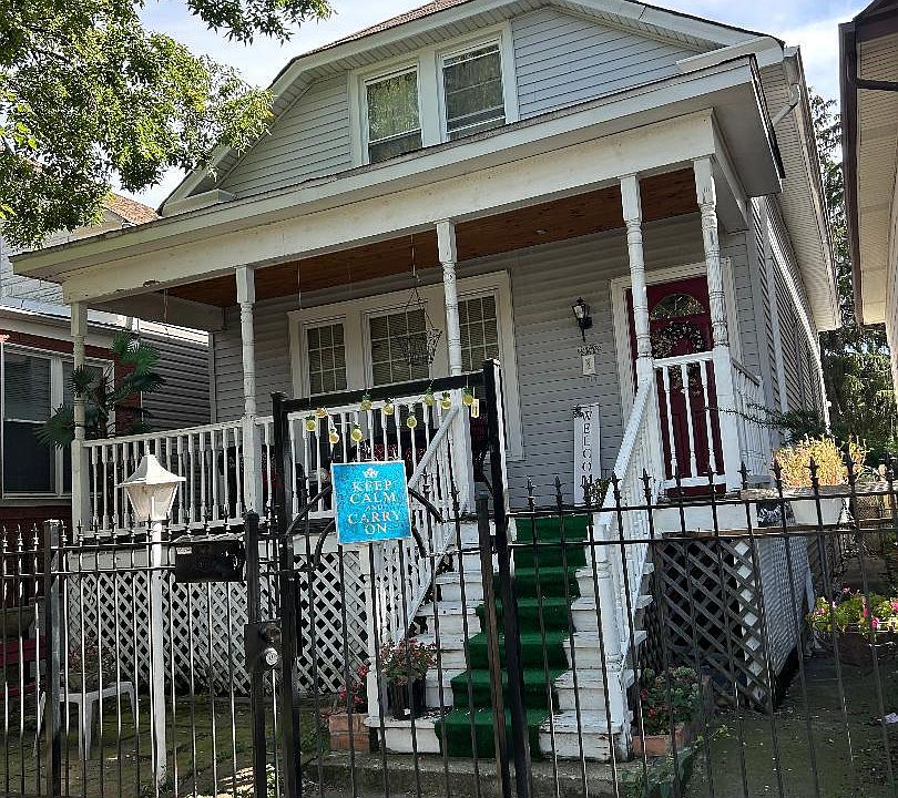 1st image of 4939 W Wrightwood Ave