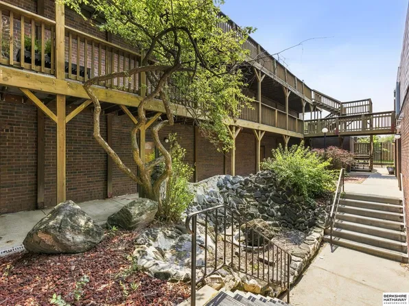 101 N 69th St APT 15, Omaha, NE 68132