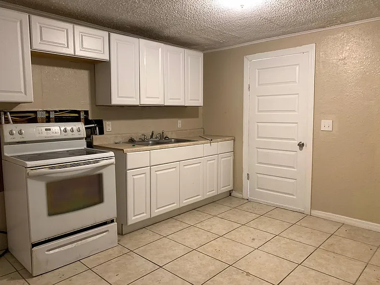 535 McDonald Ave #B — Photo 4
