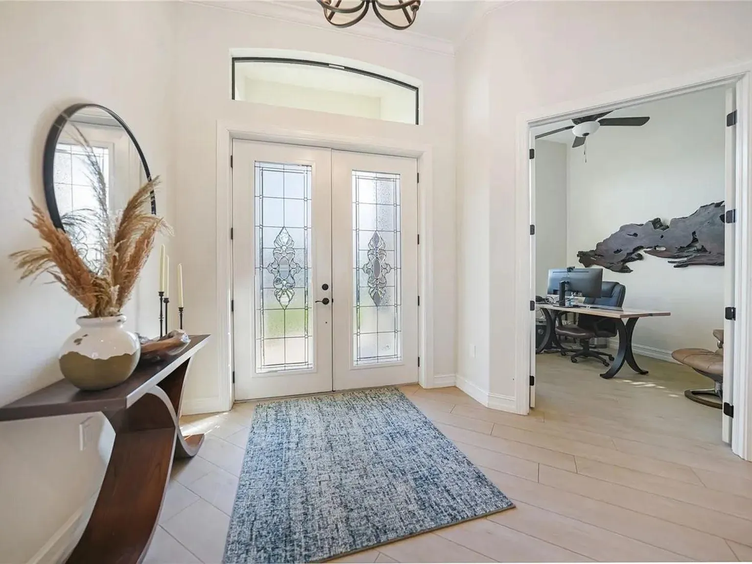 3 bed, 2272 sqft, $6,900 — Photo 3