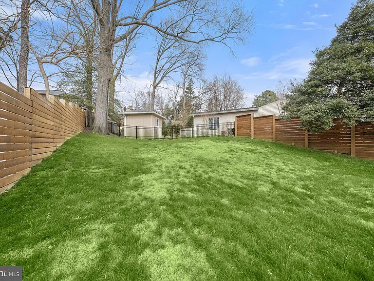 3004 N Underwood St — Photo 55