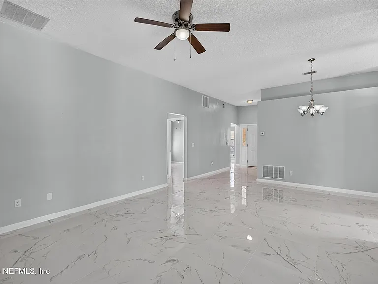 490 Hillside Dr — Photo 8