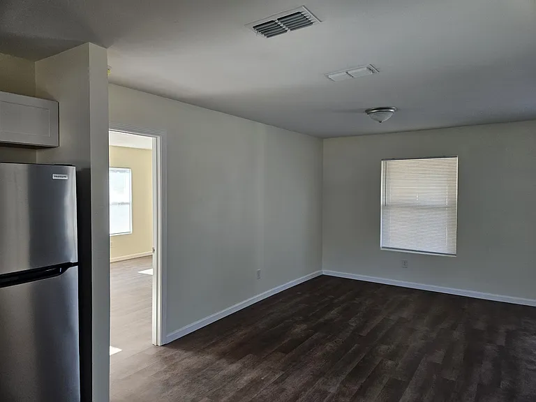 302 N Main St — Photo 8