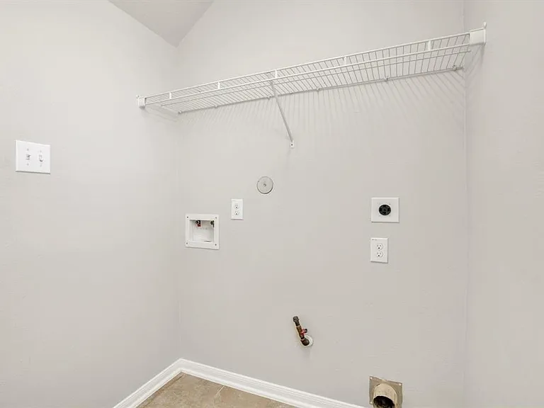 8110 Heartbrook Field Ln — Photo 16