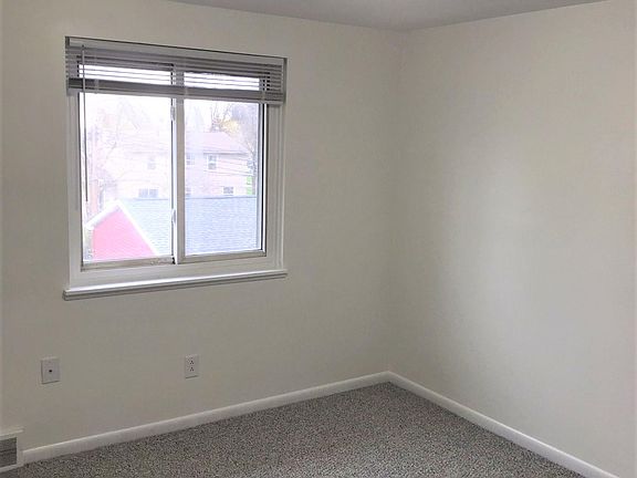 5th image of 6040 Lake Ave