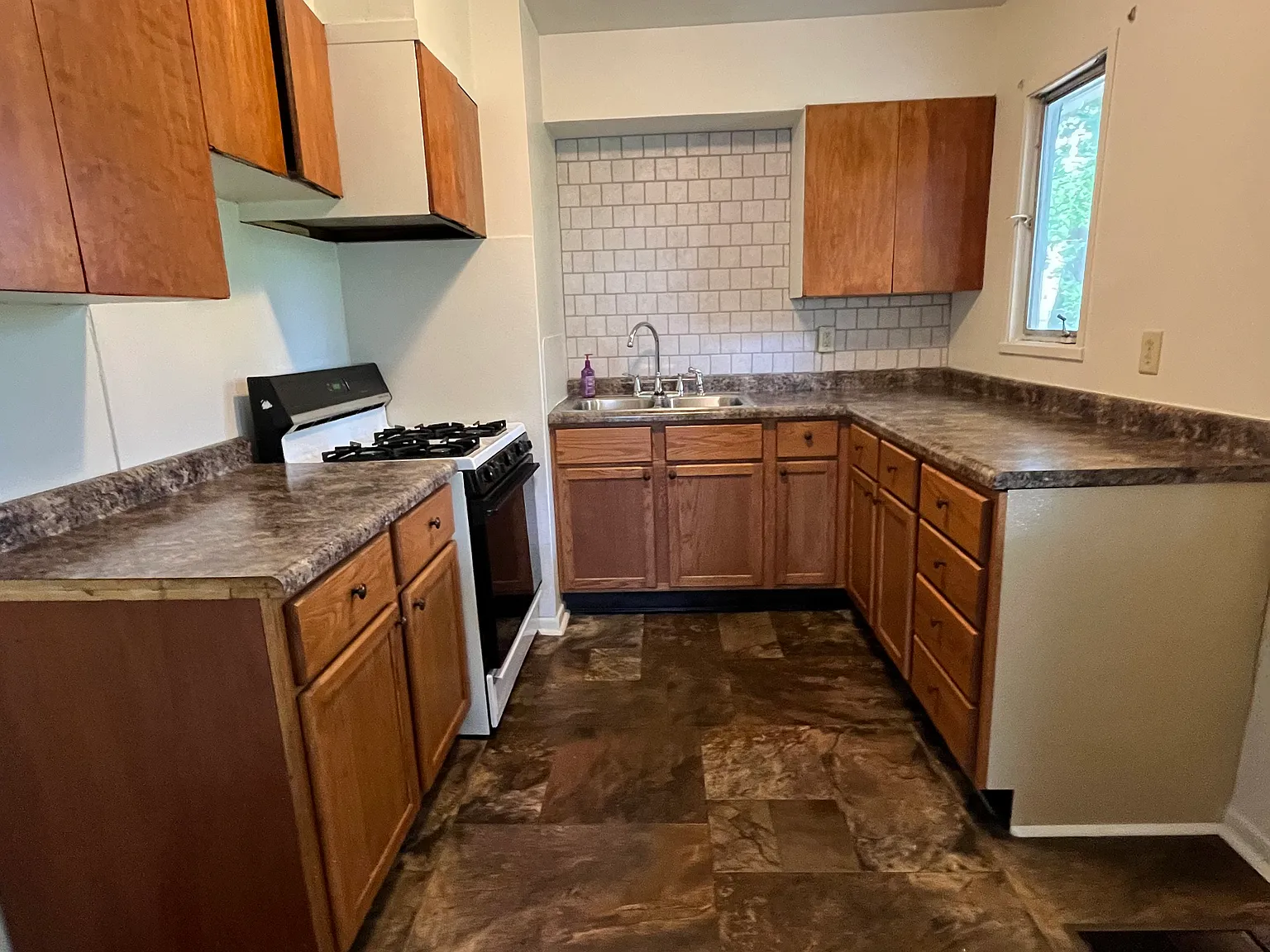3 bed, 1025 sqft, $1,225 — Photo 4