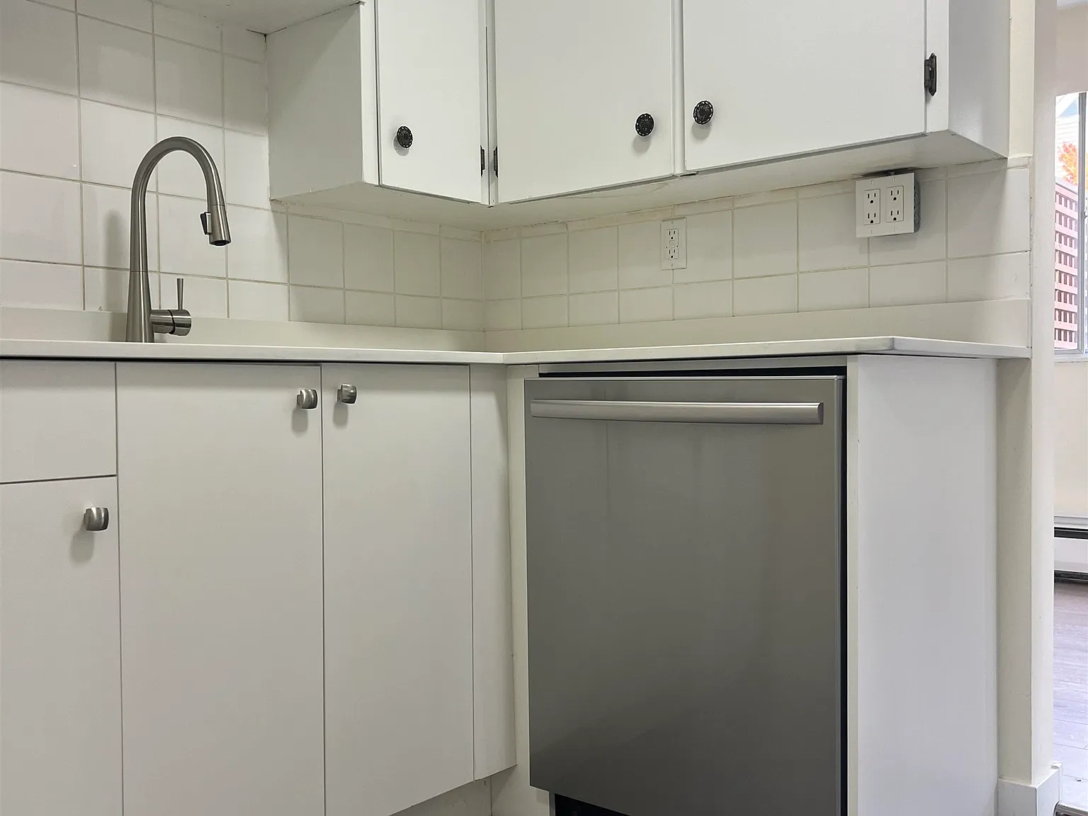 2 bed, 870 sqft, $2,200 — Photo 4