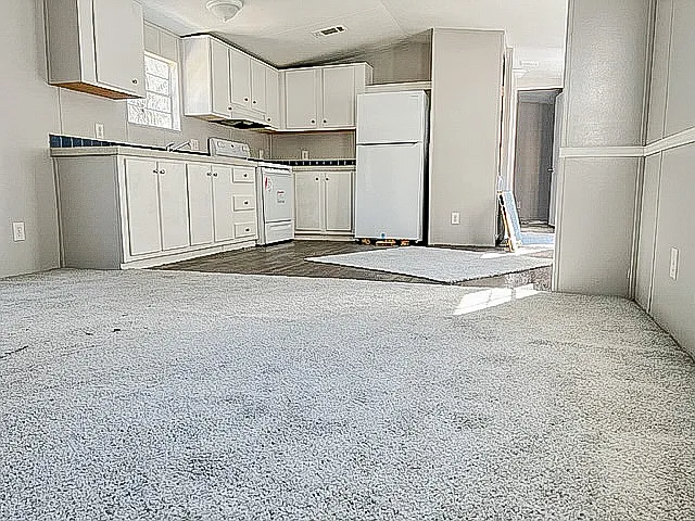 354 NW Park Rd — Photo 2