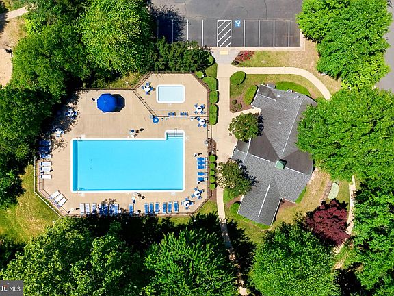 2nd image of 7011 Village Stream Pl