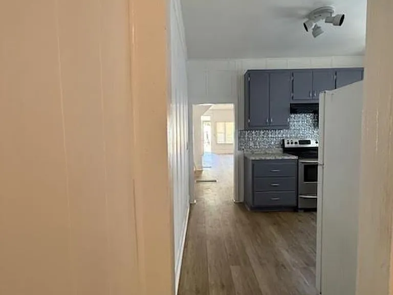 1009 S 6th St — Photo 14