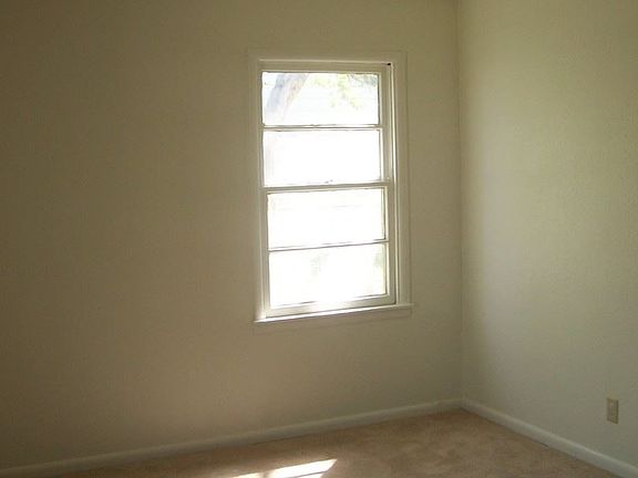 5th image of 707 Crockett Dr