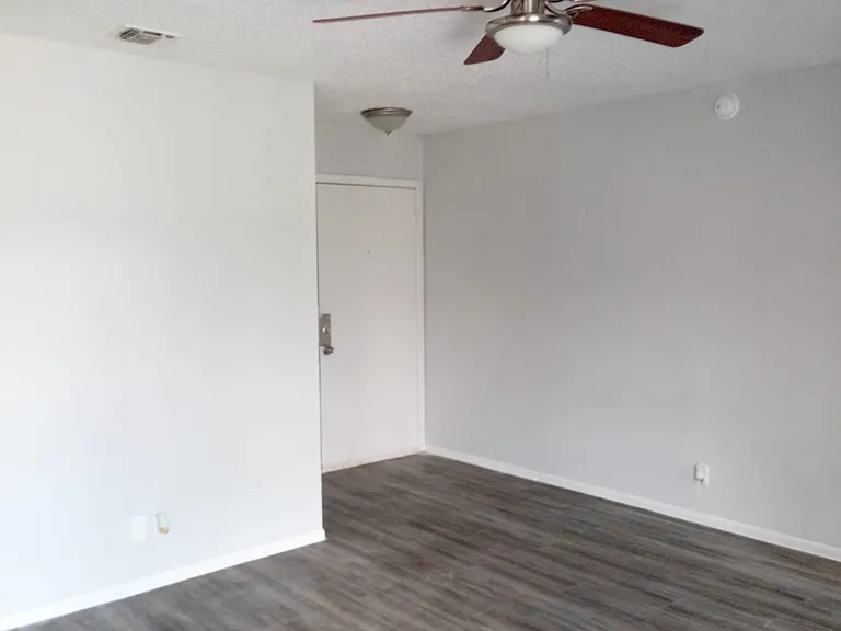 8119 Chipping — Photo 13