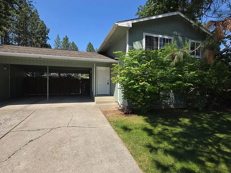 10717 & 10719 E 32nd Ave — Photo 3