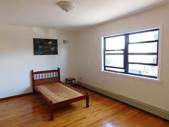 5th image of 14741 Elm Ave Floor 2