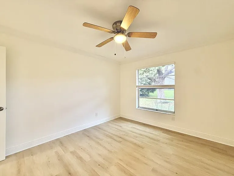 2869 Thistle Ct N — Photo 30