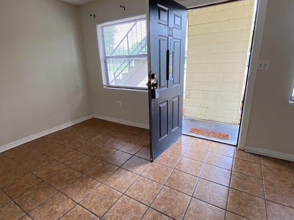 3rd image of 1030 W Walnut St #101
