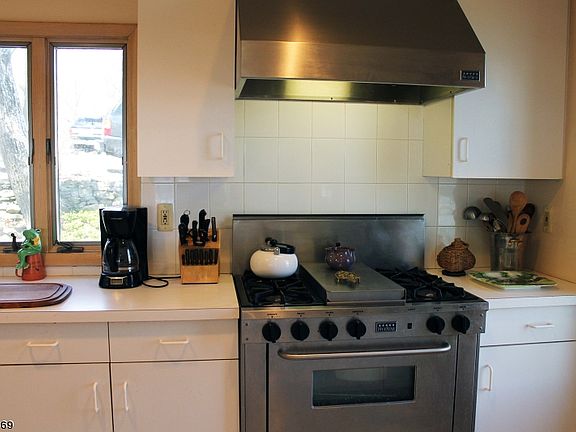 5th image of 13 Wildwood Shores Dr