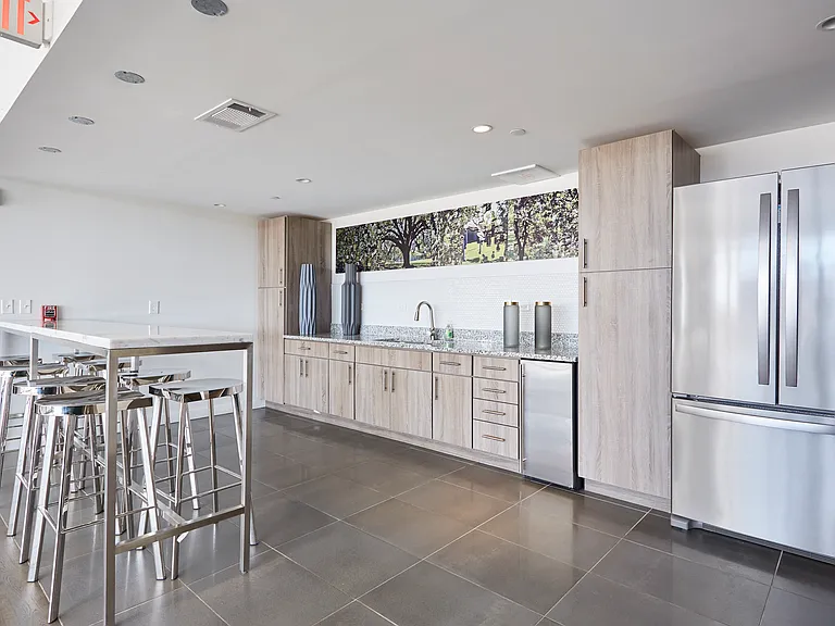 Mid Main — Photo 36