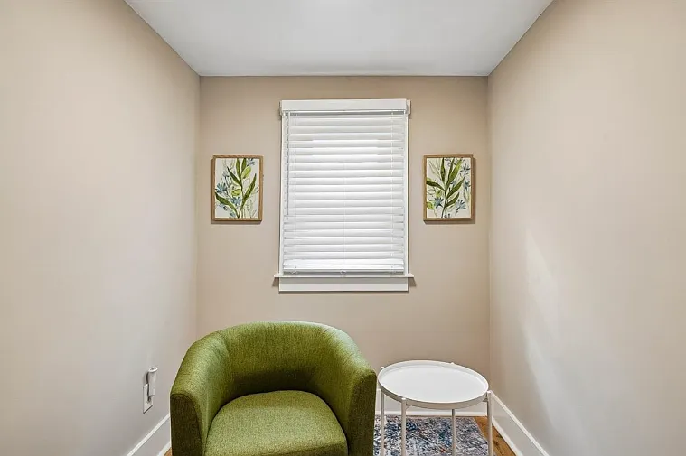 3 bed, 918 sqft, $4,500 — Photo 4