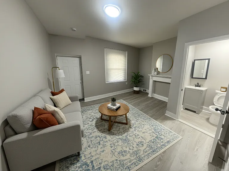 6152 Glenmore Ave — Photo 2