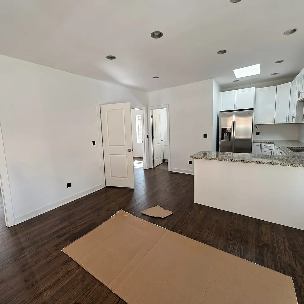 2 bed, 700 sqft, $3,150 — Photo 1
