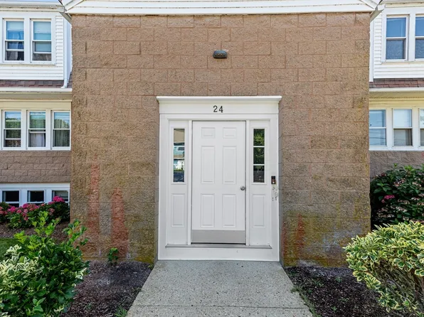 24 Bettys Pond Rd #P, Barnstable, MA 02630
