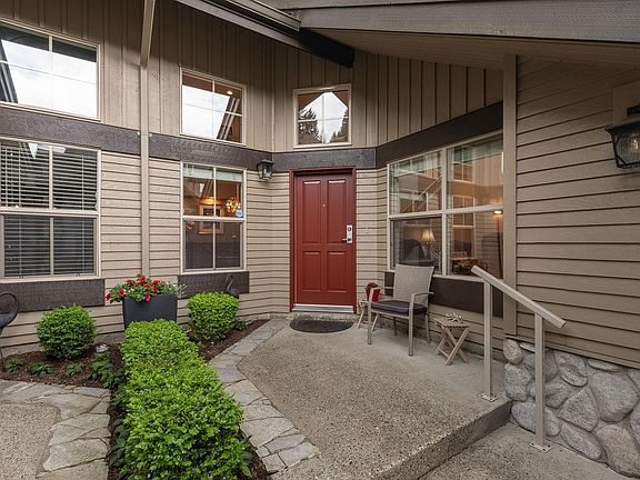 4th image of 1550 Larkhall Cres #65