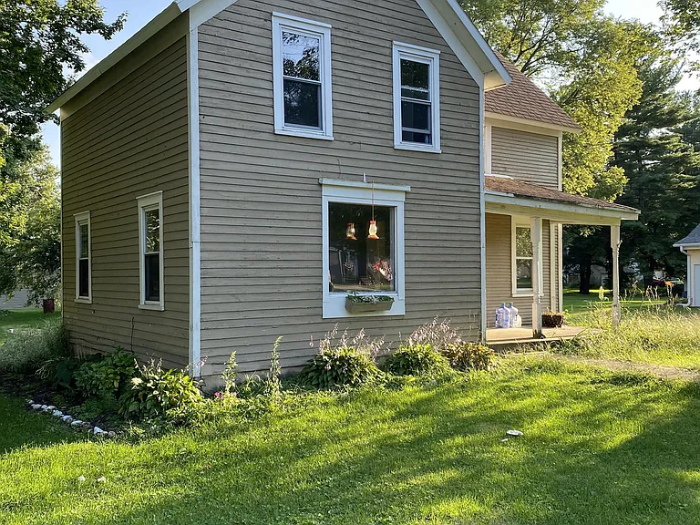 215 E Oak St — Photo 10