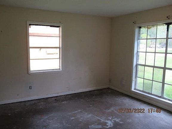 2nd image of 1406 W Talmadge St