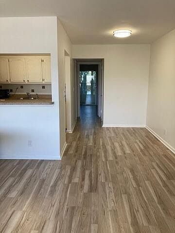 1st image of 17 Kingswood E