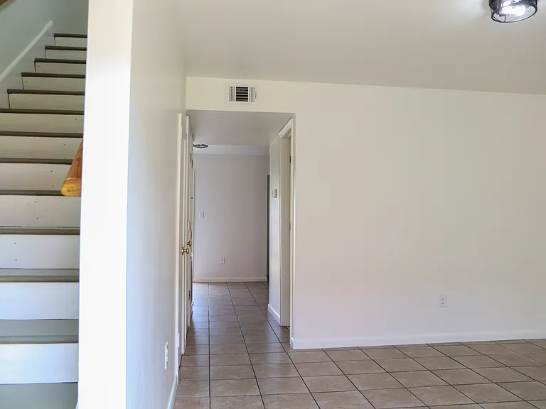 637 Farmington Pl #8 — Photo 1