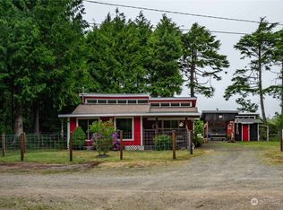 17 Campbell Ln, Pacific Beach, WA 98571