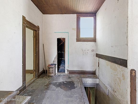 29th image of 530 Buschman St