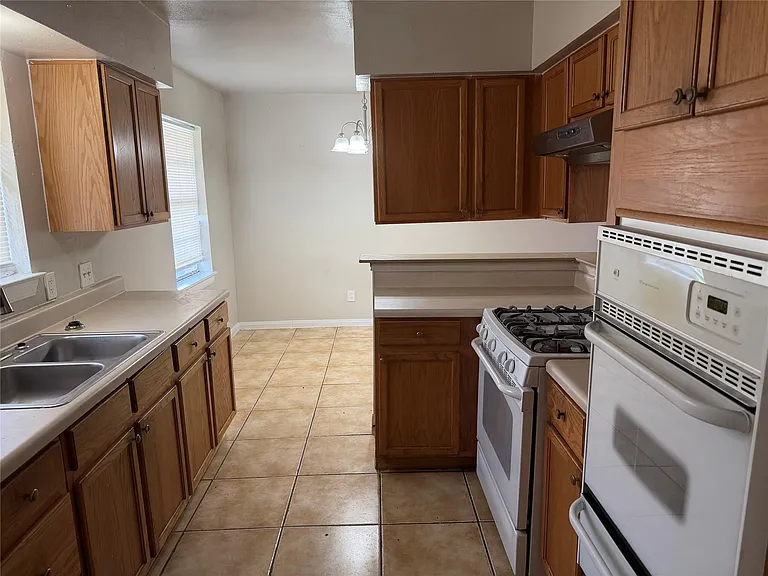 3203 Cliffdale St — Photo 9